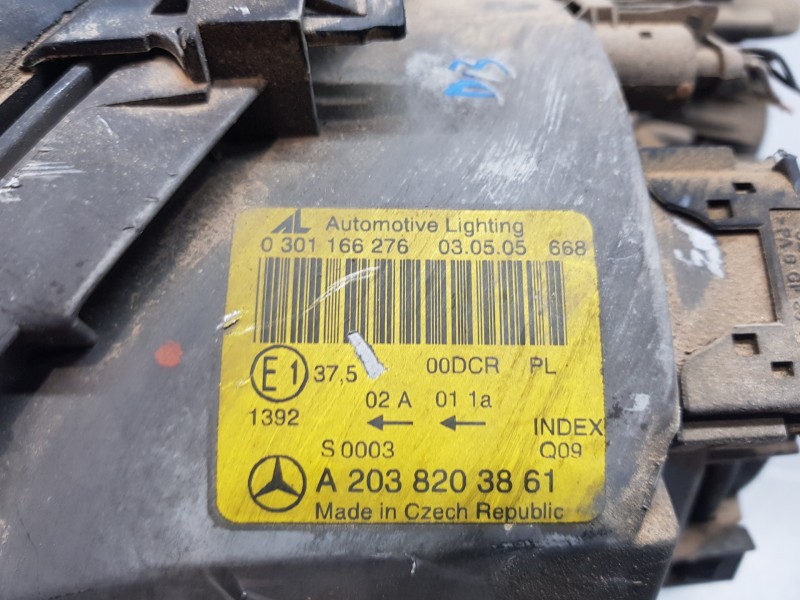 Recambio de faro derecho para mercedes clase c (w203) berlina elegance referencia OEM IAM A2038203861  