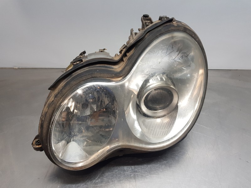 Recambio de faro izquierdo para mercedes clase c (w203) berlina elegance referencia OEM IAM A2038203761  
