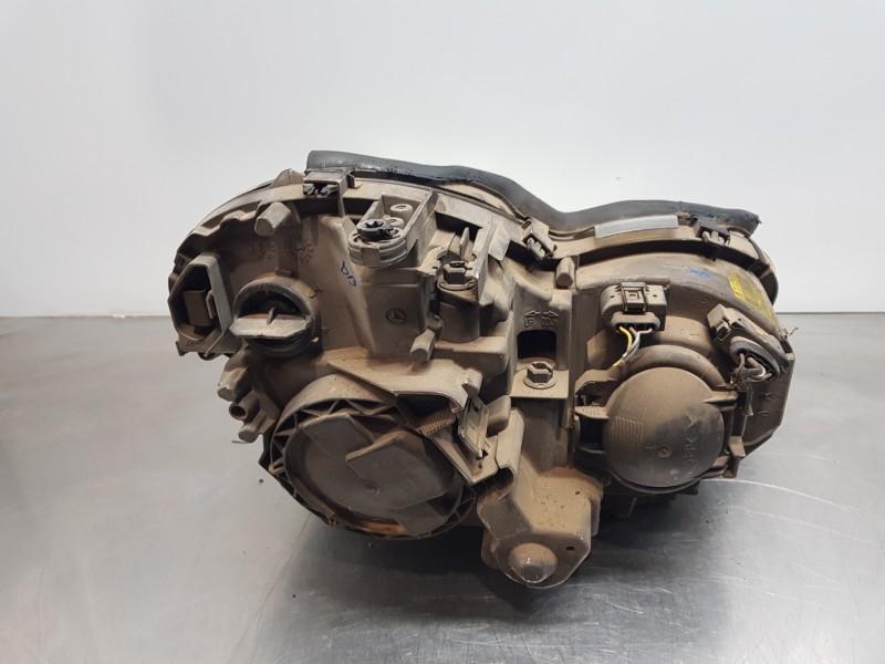 Recambio de faro izquierdo para mercedes clase c (w203) berlina elegance referencia OEM IAM A2038203761  