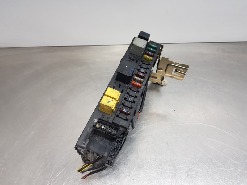 Recambio de caja reles / fusibles para mercedes clase c (w203) berlina elegance referencia OEM IAM A2095451501 5DK00848602 