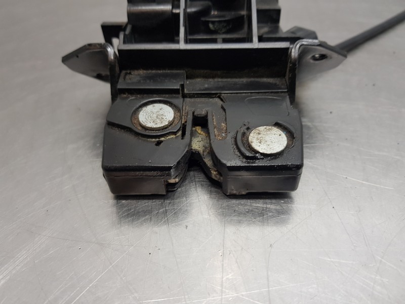 Recambio de cerradura maletero / porton para mercedes clase c (w203) berlina elegance referencia OEM IAM A1717500085  