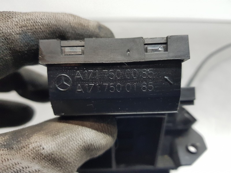 Recambio de cerradura maletero / porton para mercedes clase c (w203) berlina elegance referencia OEM IAM A1717500085  
