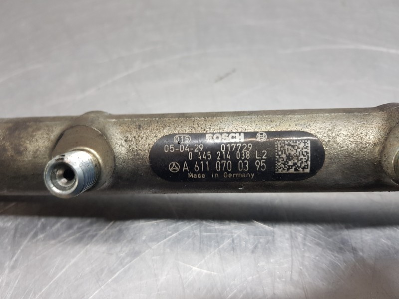 Recambio de rampa inyectora para mercedes clase c (w203) berlina elegance referencia OEM IAM A6110780449 A6110700395 