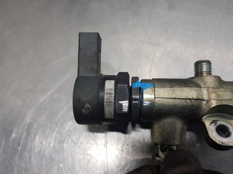 Recambio de rampa inyectora para mercedes clase c (w203) berlina elegance referencia OEM IAM A6110780449 A6110700395 