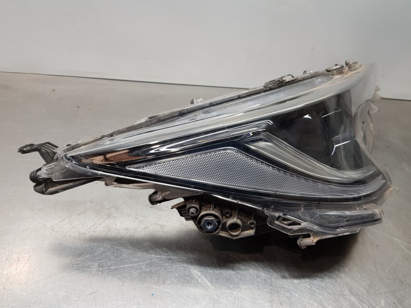 Recambio de faro derecho para toyota corolla touring sports (e21) hybrid referencia OEM IAM 8113002S70  