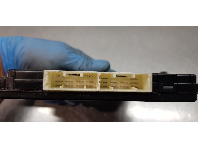 Recambio de modulo confort para toyota yaris hybrid active referencia OEM IAM 892210D870  