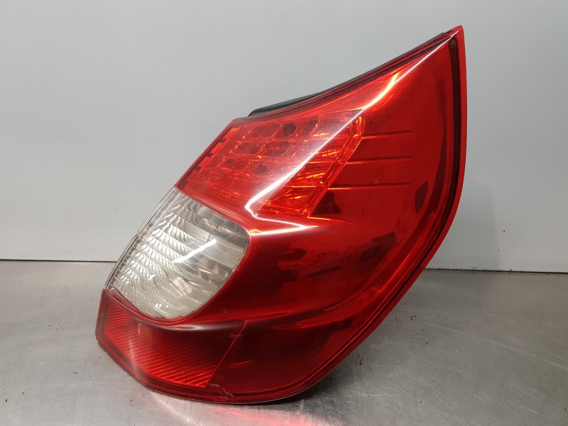 Recambio de piloto trasero derecho para renault scenic ii authentique referencia OEM IAM 8200474327  