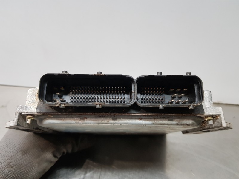 Recambio de centralita motor uce para opel signum hatchback referencia OEM IAM 8973192743 2758002181 