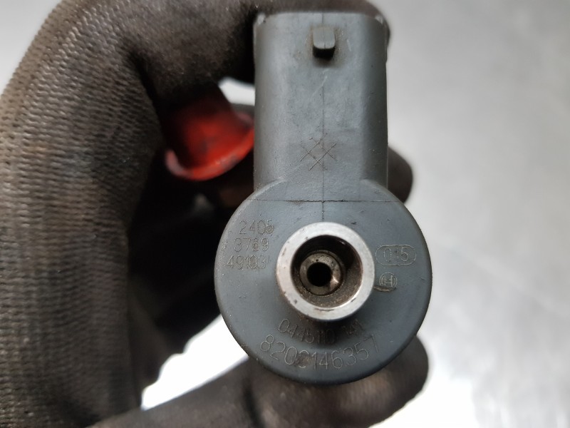 Recambio de inyector para renault master ii phase 2 caja cerrada furgón referencia OEM IAM 0445110141  