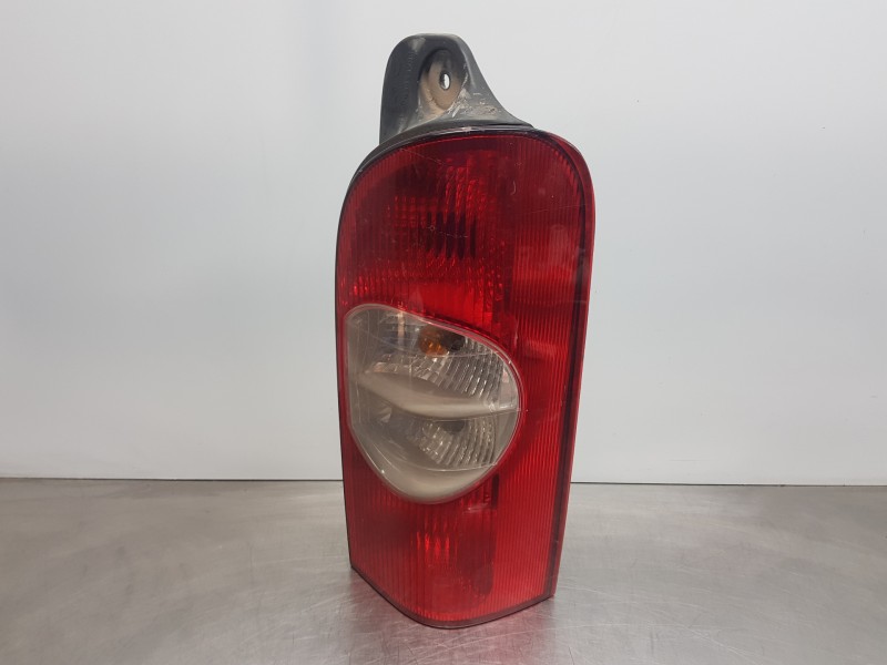 Recambio de piloto trasero derecho para renault master ii phase 2 caja cerrada furgón referencia OEM IAM 7700352703  