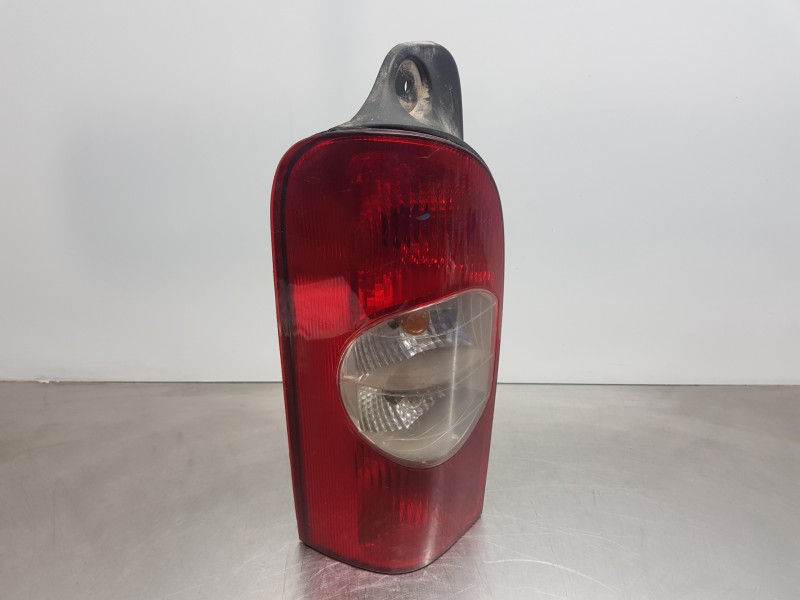 Recambio de piloto trasero izquierdo para renault master ii phase 2 caja cerrada furgón referencia OEM IAM 7700352700  