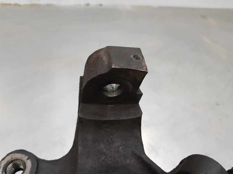 Recambio de mangueta delantera derecha para renault master ii phase 2 caja cerrada furgón referencia OEM IAM 8200642123  