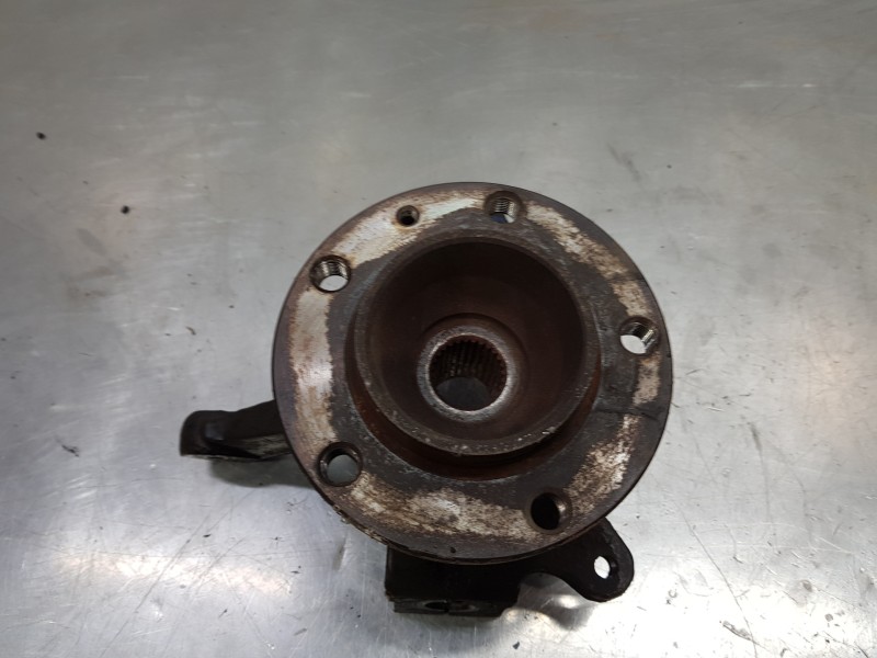 Recambio de mangueta delantera derecha para renault master ii phase 2 caja cerrada furgón referencia OEM IAM 8200642123  