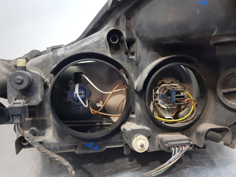 Recambio de faro derecho para renault espace iv (jk0) dynamique referencia OEM IAM 7701053980  