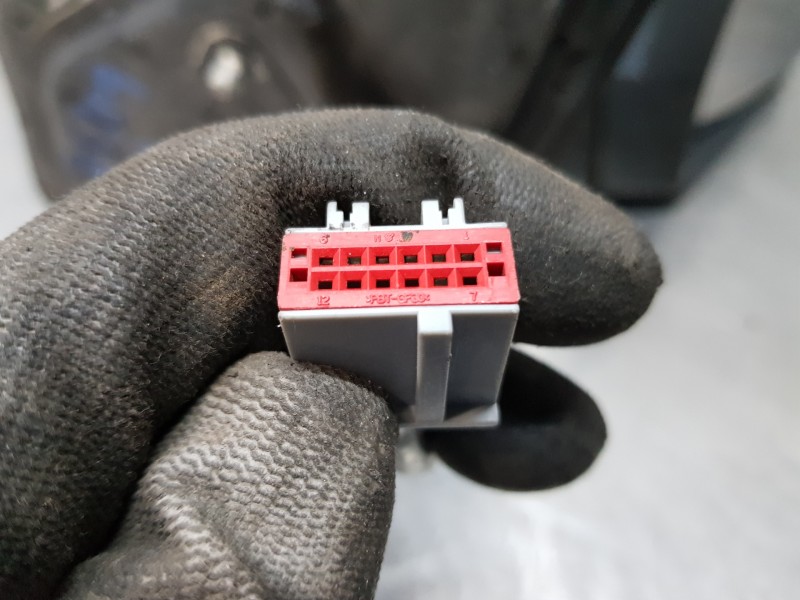 Recambio de retrovisor derecho para ford mondeo ber. (ca2) referencia OEM IAM 1581928  