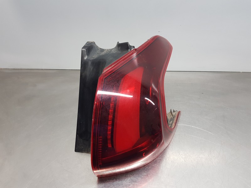 Recambio de piloto trasero derecho para peugeot 2008 (p1) pure tech referencia OEM IAM 9826730380  