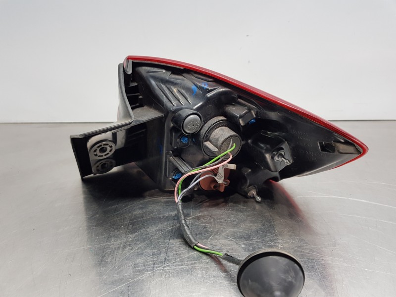 Recambio de piloto trasero izquierdo para kia ceed sportswagon hybrid referencia OEM IAM 92401J7100  