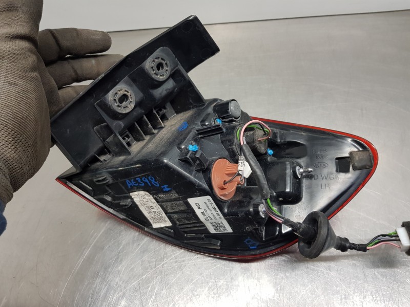 Recambio de piloto trasero izquierdo para kia ceed sportswagon hybrid referencia OEM IAM 92401J7100  