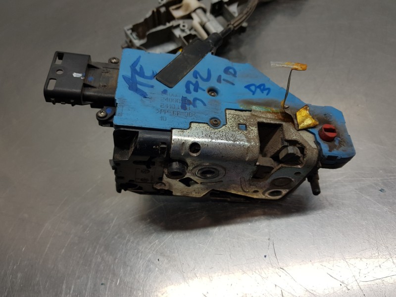 Recambio de cerradura puerta trasera derecha para peugeot 207 urban referencia OEM IAM 9138H8  