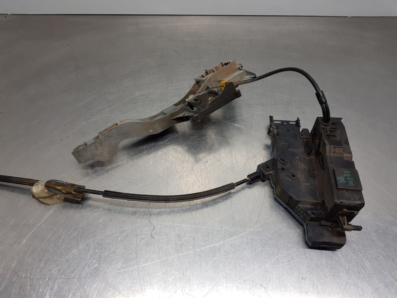 Recambio de cerradura puerta trasera derecha para peugeot 207 urban referencia OEM IAM 9138H8  