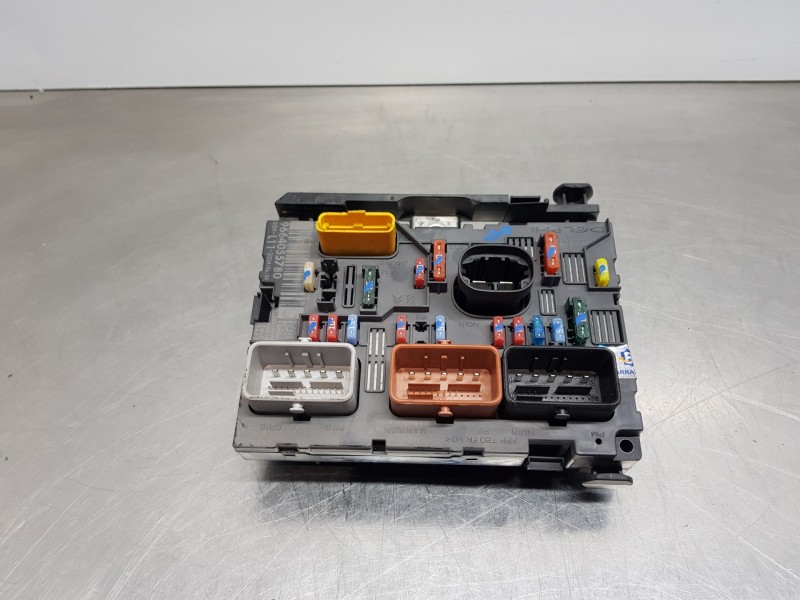 Recambio de caja reles / fusibles para peugeot 207 urban referencia OEM IAM 9664055780  