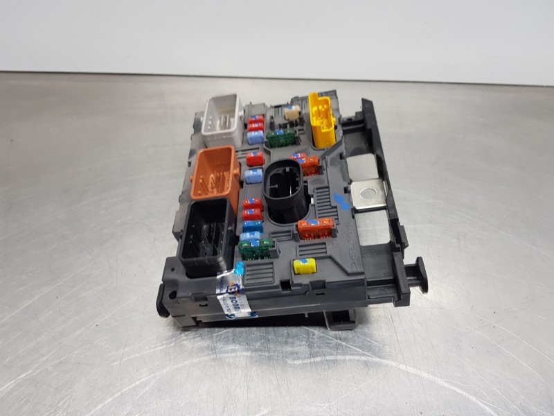 Recambio de caja reles / fusibles para peugeot 207 urban referencia OEM IAM 9664055780  
