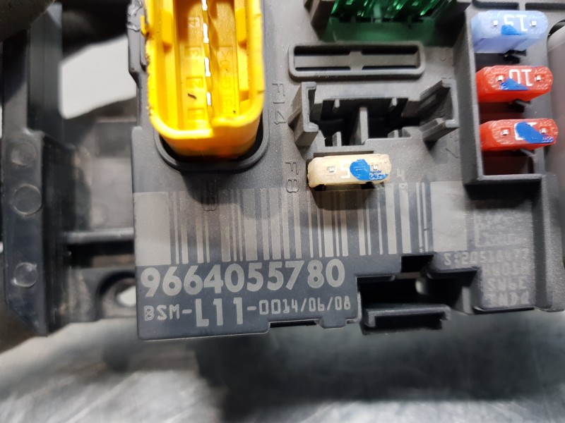 Recambio de caja reles / fusibles para peugeot 207 urban referencia OEM IAM 9664055780  