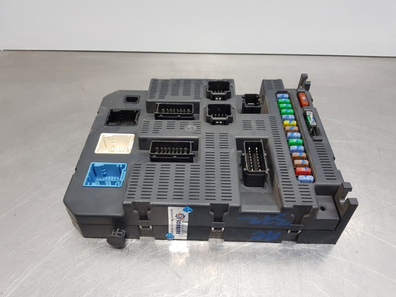 Recambio de caja reles / fusibles para peugeot 207 urban referencia OEM IAM 9663798280  