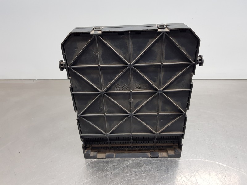 Recambio de caja reles / fusibles para peugeot 207 urban referencia OEM IAM 9663798280  