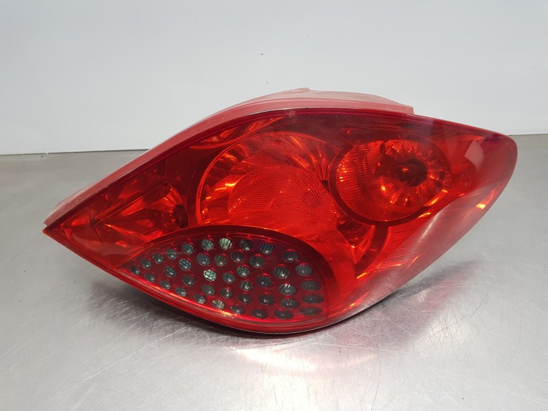 Recambio de piloto trasero derecho para peugeot 207 urban referencia OEM IAM 6351Y7  