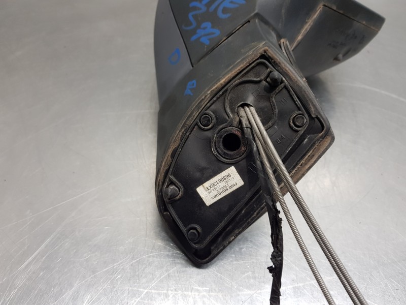 Recambio de retrovisor derecho para peugeot 207 urban referencia OEM IAM 8149ZF  