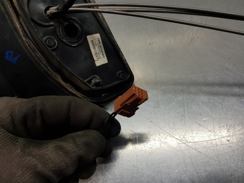 Recambio de retrovisor derecho para peugeot 207 urban referencia OEM IAM 8149ZF  