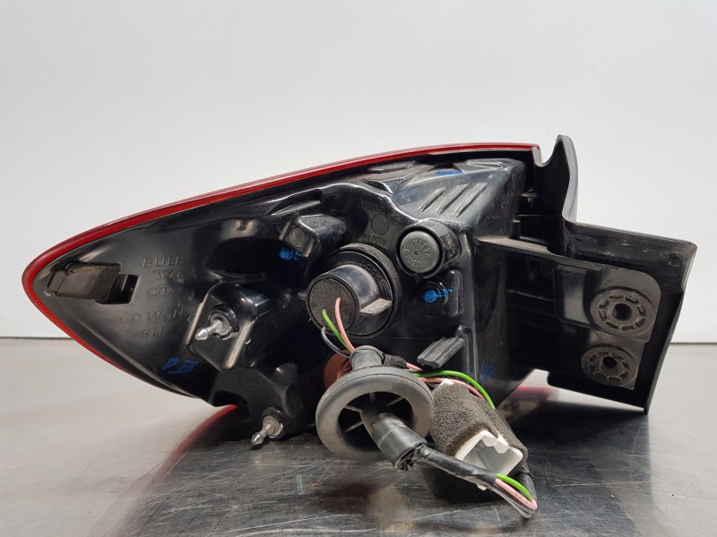 Recambio de piloto trasero derecho para kia ceed sportswagon hybrid referencia OEM IAM 92402J7100  