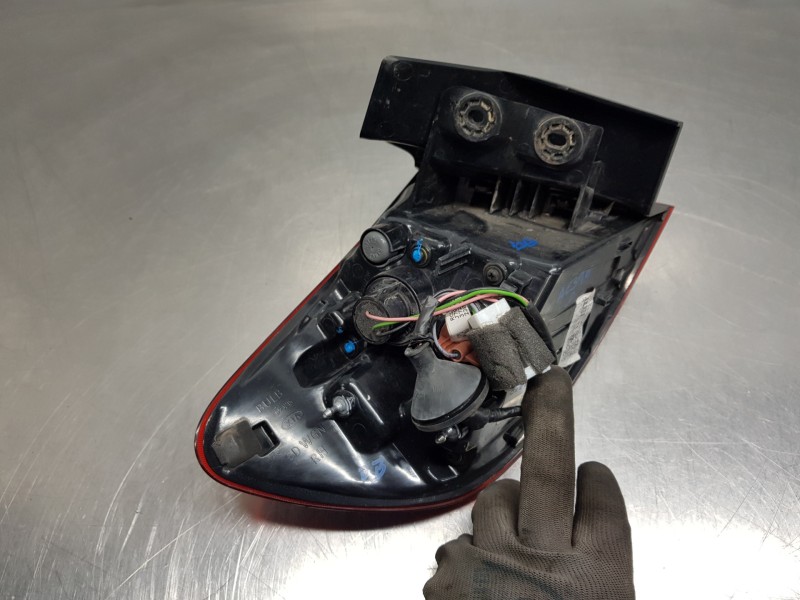 Recambio de piloto trasero derecho para kia ceed sportswagon hybrid referencia OEM IAM 92402J7100  