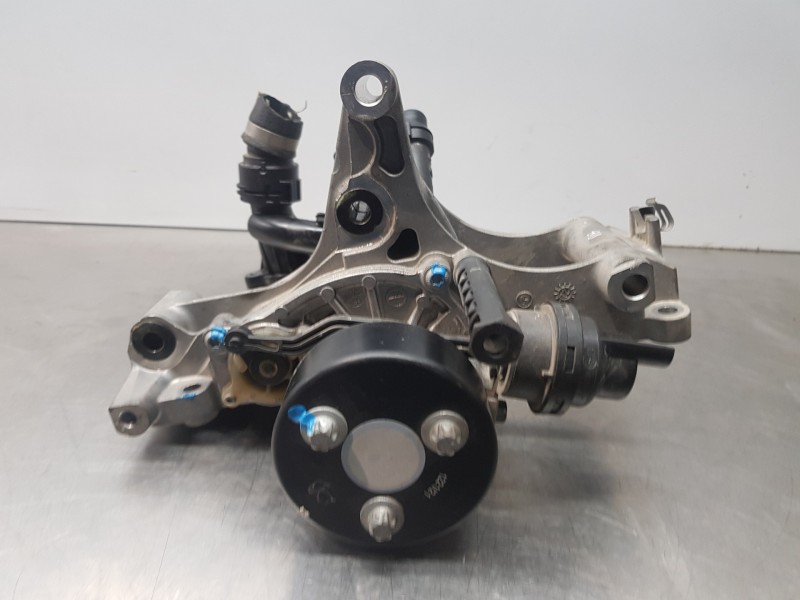 Recambio de bomba agua para bmw serie x3 (g01) xdrive20d referencia OEM IAM 11518593269  