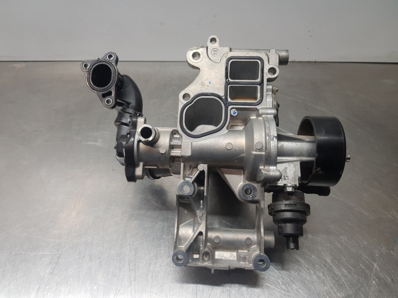 Recambio de bomba agua para bmw serie x3 (g01) xdrive20d referencia OEM IAM 11518593269  