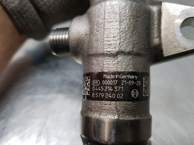 Recambio de rampa inyectora para bmw serie x3 (g01) xdrive20d referencia OEM IAM 13538579240 0281006886 