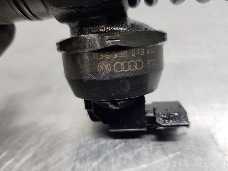 Recambio de inyector para volkswagen golf v berlina (1k1) highline referencia OEM IAM 0414720215  