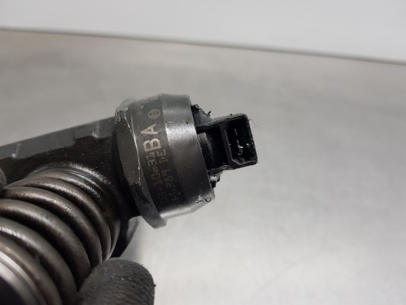 Recambio de inyector para volkswagen golf v berlina (1k1) highline referencia OEM IAM 0414720215  