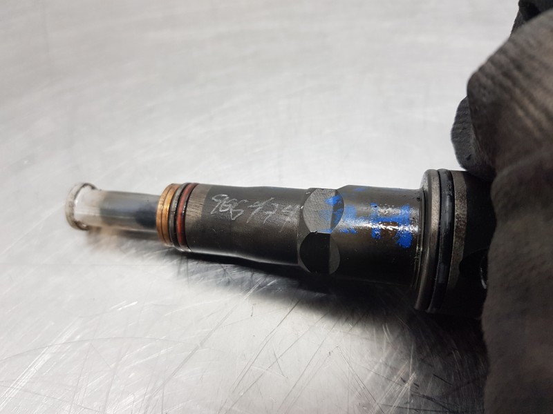 Recambio de inyector para volkswagen golf v berlina (1k1) highline referencia OEM IAM 0414720215  