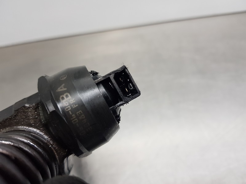 Recambio de inyector para volkswagen golf v berlina (1k1) highline referencia OEM IAM 0414720215  