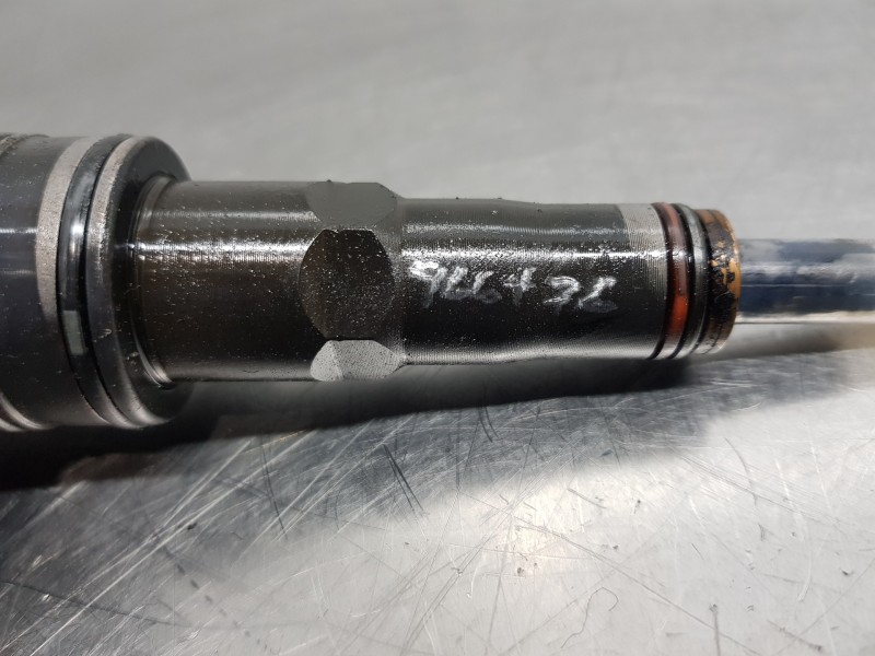 Recambio de inyector para volkswagen golf v berlina (1k1) highline referencia OEM IAM 0414720215  