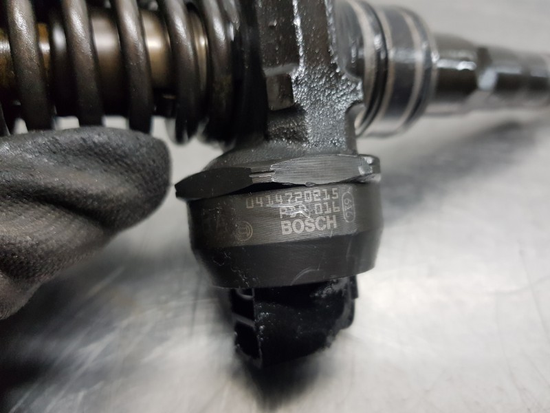 Recambio de inyector para volkswagen golf v berlina (1k1) highline referencia OEM IAM 0414720215  