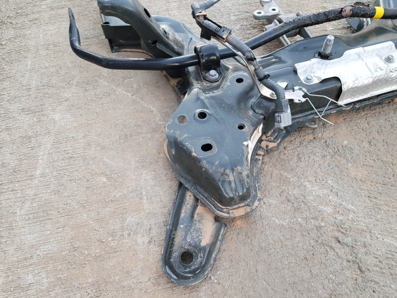 Recambio de puente delantero para toyota yaris hybrid referencia OEM IAM 51201K0020  