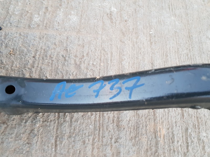 Recambio de puente delantero para toyota yaris hybrid referencia OEM IAM 51201K0020  