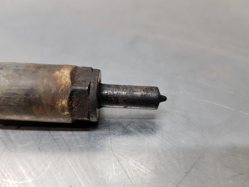 Recambio de inyector para peugeot 308 confort referencia OEM IAM 0445110311  