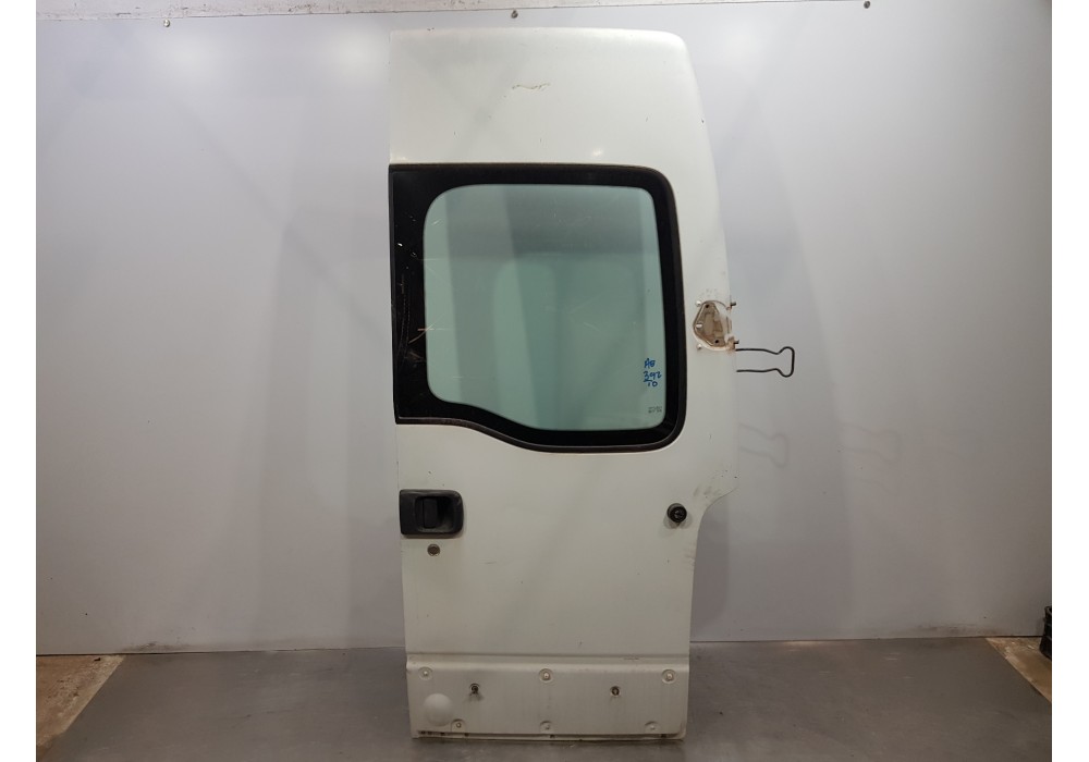 Recambio de porton trasero derecho para renault master ii phase 2 caja cerrada furgón referencia OEM IAM 7751477916  