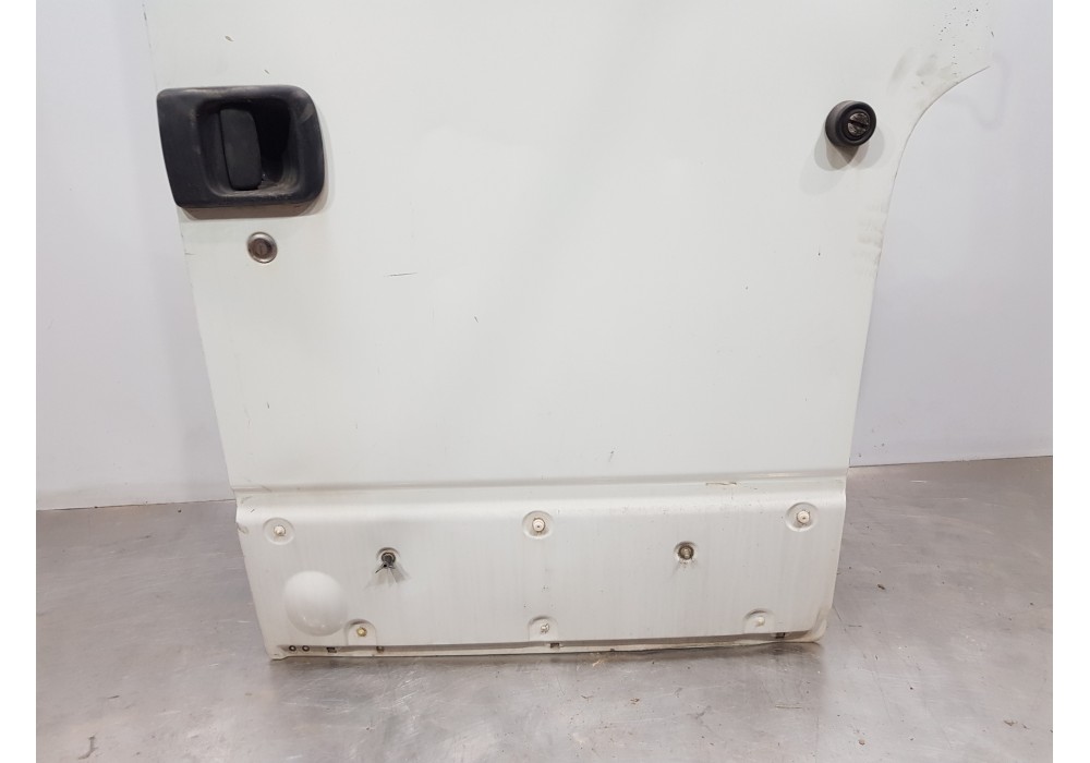 Recambio de porton trasero derecho para renault master ii phase 2 caja cerrada furgón referencia OEM IAM 7751477916  