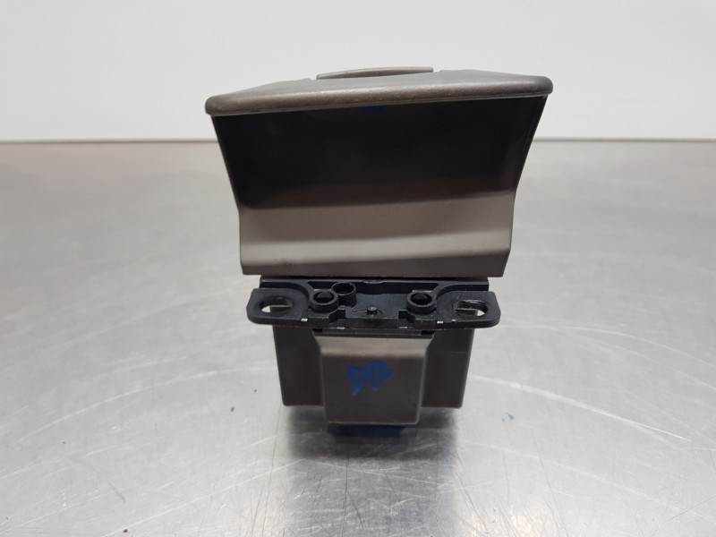 Recambio de freno de mano electrico para renault scenic ii adventure referencia OEM IAM 8200610146  