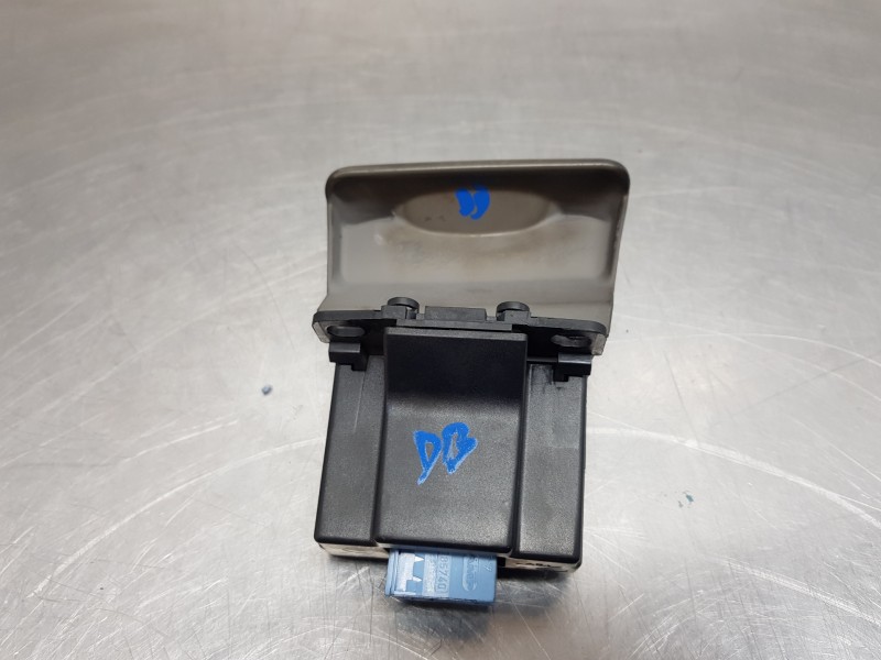 Recambio de freno de mano electrico para renault scenic ii adventure referencia OEM IAM 8200610146  